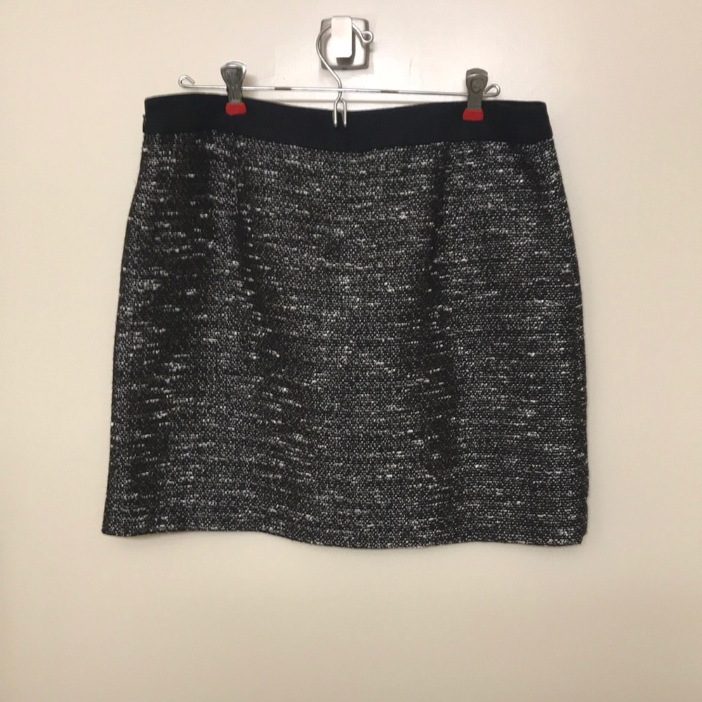 NWOT Banana Republic black and white skirt size 10